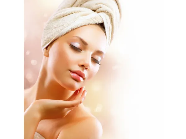 پوستر دیواری طرح فشیال و جوانسازی پوست 2 پوستر دیواری طرح فشیال و جوانسازی پوست